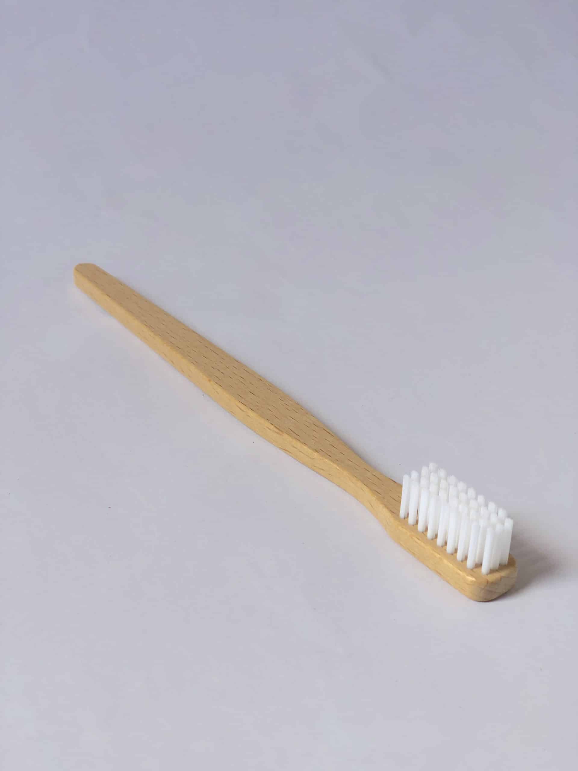 Toothbrush - Periuță de dinți din lemn si fire vegetale, biodegradabila